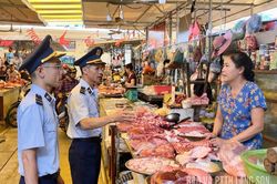 Bình ổn thị trường sau mưa lũ