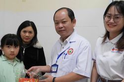 10 năm đồng hành với bệnh nhân nghèo