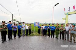 Khánh thành công trình Thanh niên thắp sáng đường quê và trao quà Tết Trung thu tại xã Vũ Dương