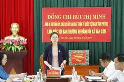 Phó Bí thư Tỉnh ủy Bùi Thị Minh: Vân Sơn phải chọn việc hiệu quả, làm đến cùng những việc có lợi cho dân