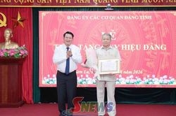 Đảng ủy Các cơ quan Đảng tỉnh trao tặng, truy tặng Huy hiệu Đảng đợt 2/9 cho các đảng viên