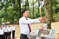 Đoàn công tác Bộ Nội vụ về nguồn tại Tuyên Quang