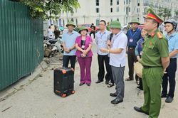 Hà Nội: Phường Phú Thượng cưỡng chế 74 trường hợp vi phạm đất đai