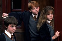 'Harry Potter v&agrave; h&ograve;n đ&aacute; ph&ugrave; thủy' g&acirc;y ch&uacute; &yacute; khi t&aacute;i xuất m&agrave;n ảnh rộng sau 25 năm