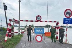 Hà Nội phân luồng giao thông tại loạt điểm ngập sâu sau bão số 4