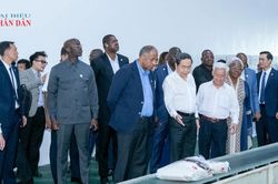 Chủ tịch Quốc hội Trần Thanh Mẫn và Chủ tịch Quốc hội Bờ Biển Ngà thăm làm việc tại Công ty nông nghiệp công nghệ cao Trung An