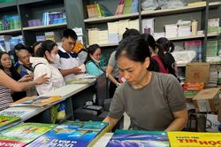 TP. Hồ Chí Minh: Nới rộng khung giờ phục vụ, đáp ứng nhu cầu mua sách giáo khoa