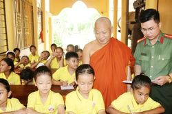 Nhà sư 38 năm gieo mầm tri thức cho đồng bào Khmer