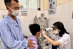 Nam sinh lớp 8 bị móc câu gây tổn thương mắt nghiêm trọng
