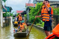 Công an Thanh Hoá hỗ trợ người dân ứng phó nguy cơ lũ quét, sạt lở