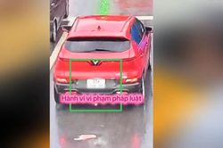 Phạt 23 triệu đồng l&aacute;i xe sử dụng 2 biển kiểm so&aacute;t