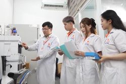 Chọn trường: Đừng chỉ nh&igrave;n điểm chuẩn