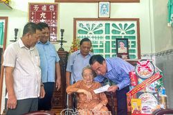 Lãnh đạo tỉnh thăm hỏi, tri ân gia đình chính sách nhân kỷ niệm Quốc khánh 2/9