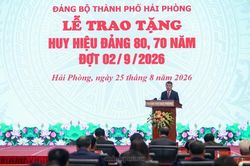 Quan t&acirc;m, chăm lo tốt hơn nữa đời sống vật chất, tinh thần của c&aacute;c đồng ch&iacute; đảng vi&ecirc;n l&atilde;o th&agrave;nh