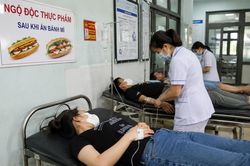78 người nhập viện nghi ngộ độc sau khi ăn bánh mì thập cẩm ở Gia Lai