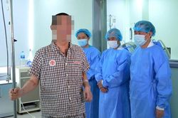 Nam bệnh nhân được ghép tim hai lần trong ba ngày