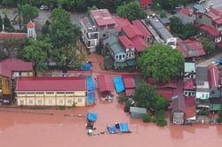Mưa lũ do bão số 4 khiến hơn 7.000 hộ dân chưa thể trở về nhà