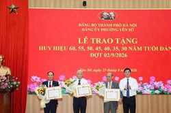 Phường Yên Sở trao Huy hiệu Đảng cho 60 đảng viên dịp 2-9