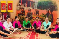 Hồn quê trong những chiếc quạt nan ở xã ngoại thành Hà Nội