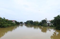 Hà Nội giảm mưa, lũ sông tiếp tục ở mức cao