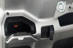 Xe máy điện giá 33,9 triệu đồng đã xuất hiện ở Việt Nam pin kép đi gần 200 km/lần sạc dễ 'đốn tim' người dùng