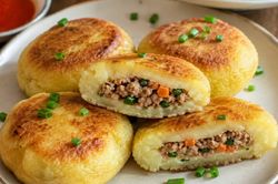 Đúng 1 củ khoai tây tôi làm thành món này, cắt ra mới thấy điều kì diệu trong nhân