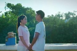 Phương (Lưu Ly) chia tay Khánh (Long Vũ) để đi du học