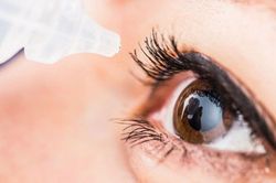 Chảy nước mắt sống kéo dài cảnh báo bệnh lý về mắt