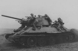 Vì sao tăng T-34 có thân xe nghiêng?