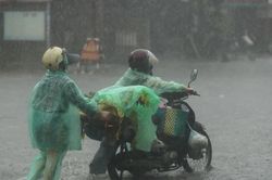 Mưa tái xuất ở Bắc bộ, Trung bộ nắng nóng gay gắt
