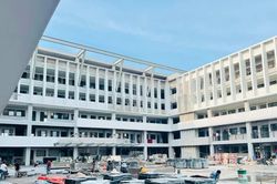 Hà Nội ưu tiên đổi mới quản trị, giải quyết áp lực quá tải trường lớp