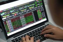 VN-Index tăng mạnh gần 30 điểm, cổ phiếu Techcombank 'nổi sóng'