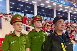 Hình ảnh Công an Hà Nội triển khai phương án đảm bảo an ninh trận chung kết Đội tuyển Việt Nam và Thái Lan