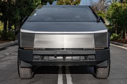 'Siêu bán tải' điện Tesla Cybertruck lại tăng giá