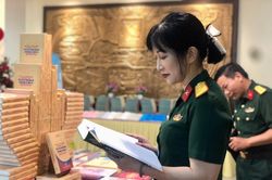 Người biên tập sách như 'con tằm nhả tơ'