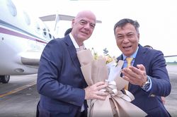 Chủ tịch FIFA đã tới Hà Nội
