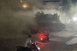 Khoảnh khắc nhà cao tầng đổ sập ra đường khi đang tháo dỡ ở Bắc Ninh
