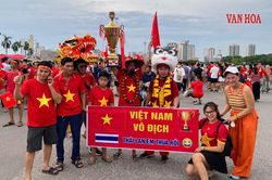 SVĐ Mỹ Đình phủ kín sắc đỏ, chờ tuyển Việt Nam đấu Thái Lan