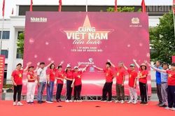 Hơn 5.000 người tại Điện Biên tham gia Chương trình đi bộ 'Cùng Việt Nam tiến bước'