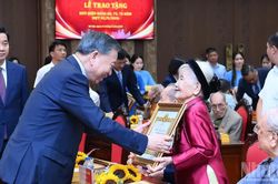 Đảng viên lão thành tiếp tục phát huy uy tín, trí tuệ, kinh nghiệm, tình cảm cách mạng
