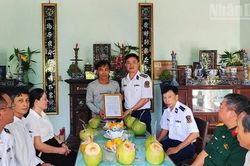 Vùng Cảnh sát biển 2 nhận phụng dưỡng Mẹ Việt Nam Anh hùng ở Gia Lai