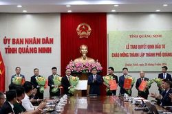 Quảng Ninh: Trao quyết định đầu tư cho 16 dự &aacute;n với tổng vốn hơn 16.000 tỷ đồng
