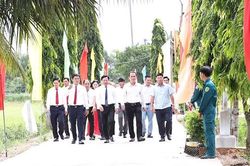 Kh&aacute;nh th&agrave;nh hai 'Tuyến đường học tập v&agrave; l&agrave;m theo tư tưởng, đạo đức, phong c&aacute;ch Hồ Ch&iacute; Minh'