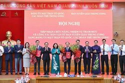 Tiếp nhận chức năng, nhiệm vụ d&acirc;n vận từ Ban Tuy&ecirc;n gi&aacute;o Trung ương sang Đảng ủy Mặt trận Tổ quốc, c&aacute;c đo&agrave;n thể Trung ương