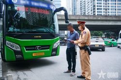 Hà Nội: Đồng loạt ra quân tổng kiểm soát phương tiện kinh doanh vận tải