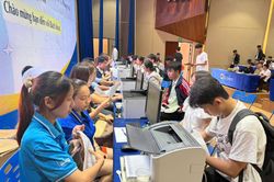Tưng bừng ngày hội chào đón 4.000 tân sinh viên