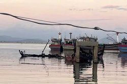 Hỏa hoạn thiêu rụi hai tàu cá ở âu thuyền Thuận An