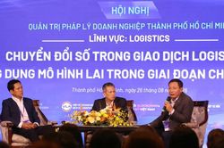Chuyển đổi số logistics v&agrave; rủi ro 'số trong - giấy ngo&agrave;i'