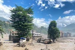 Lũ qu&eacute;t tại bi&ecirc;n giới Nepal - Trung Quốc: &Iacute;t nhất 31 người chết, gần 400 người mất t&iacute;ch