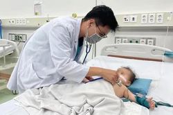 Bệnh RSV c&oacute; thể khiến trẻ khỏe mạnh phải nhập viện, thở m&aacute;y
